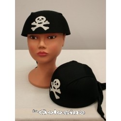 Gorro con panuelo de pirata.