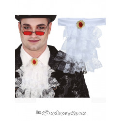 Pechera blonda blanca.