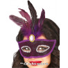 Antifaz / Máscara lila con pluma lila.